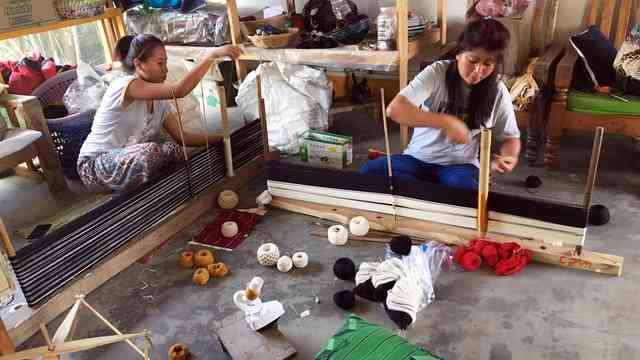 Shop Naga Handicrafts


                    