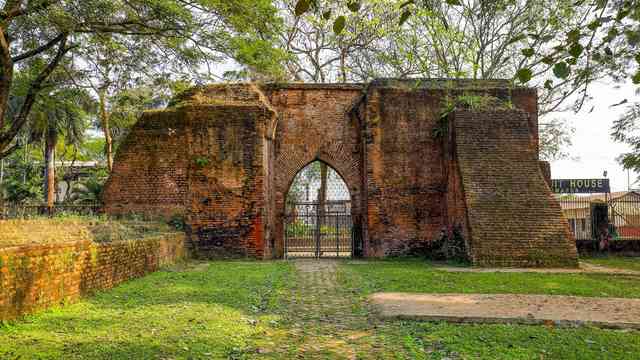 Explore Ancient Ruins



                    