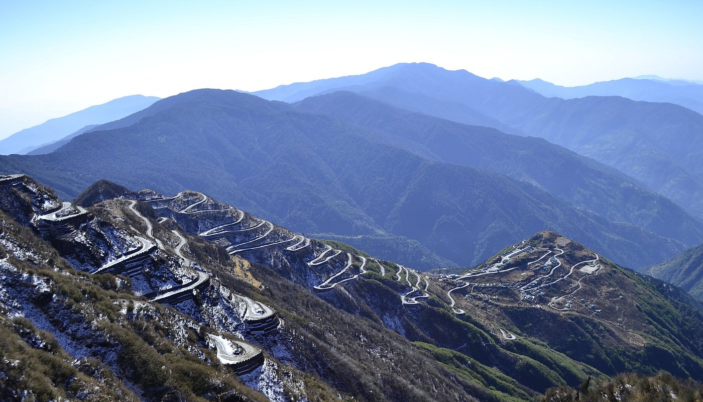 Thambi Viewpoint – Panoramic Sunrise Spot
                                